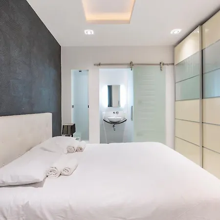 Bluemarine Suite-hosted By Sweetstay Apartament